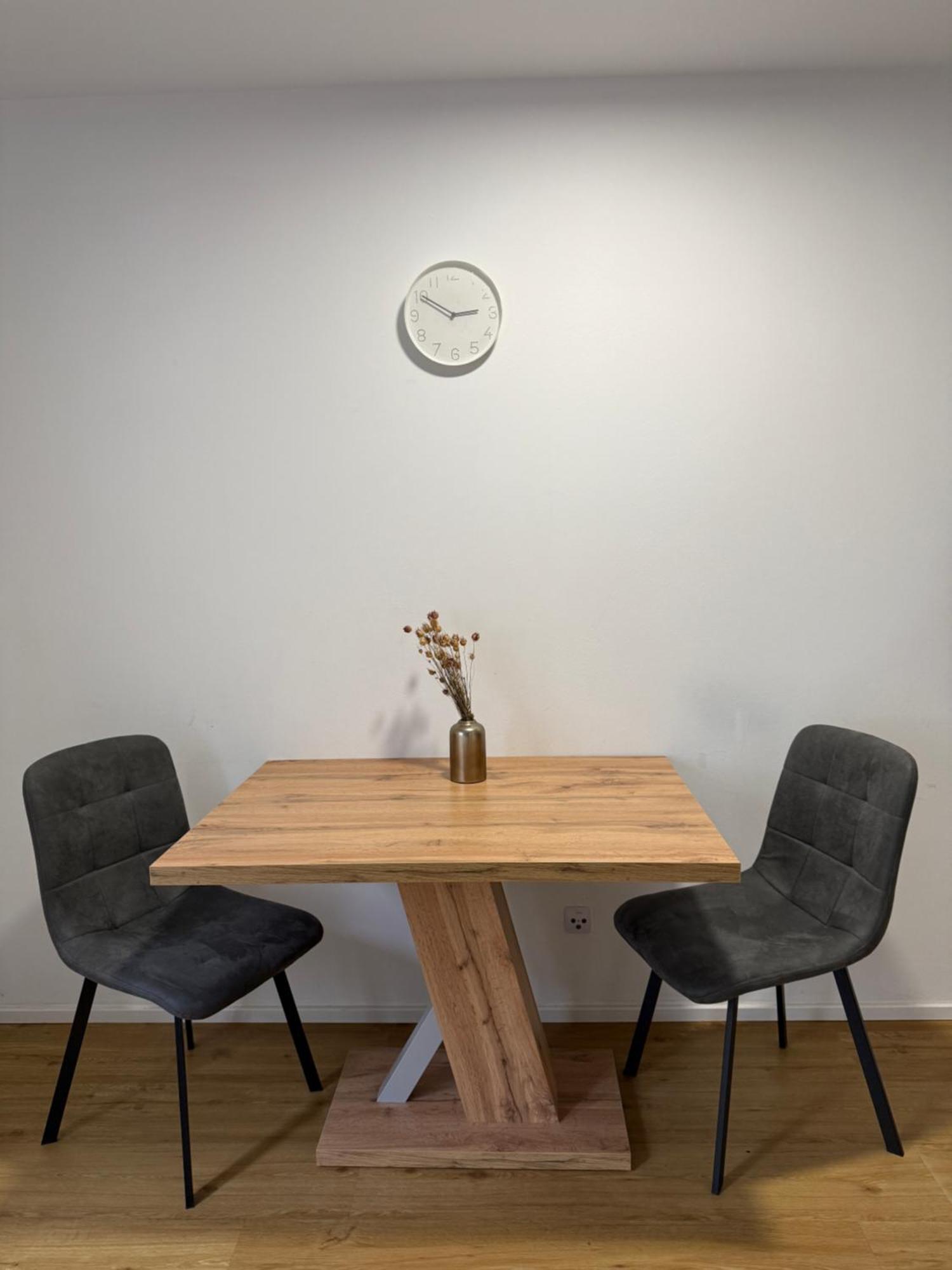 Urban Stays Apartments Wina Bagian luar foto