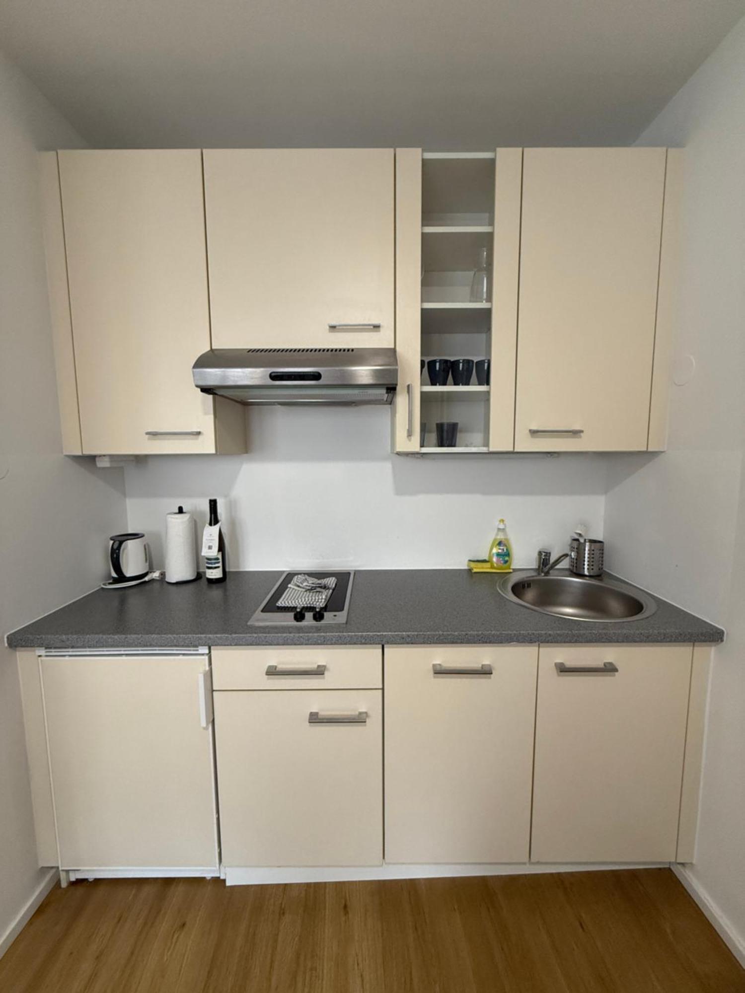 Urban Stays Apartments Wina Bagian luar foto