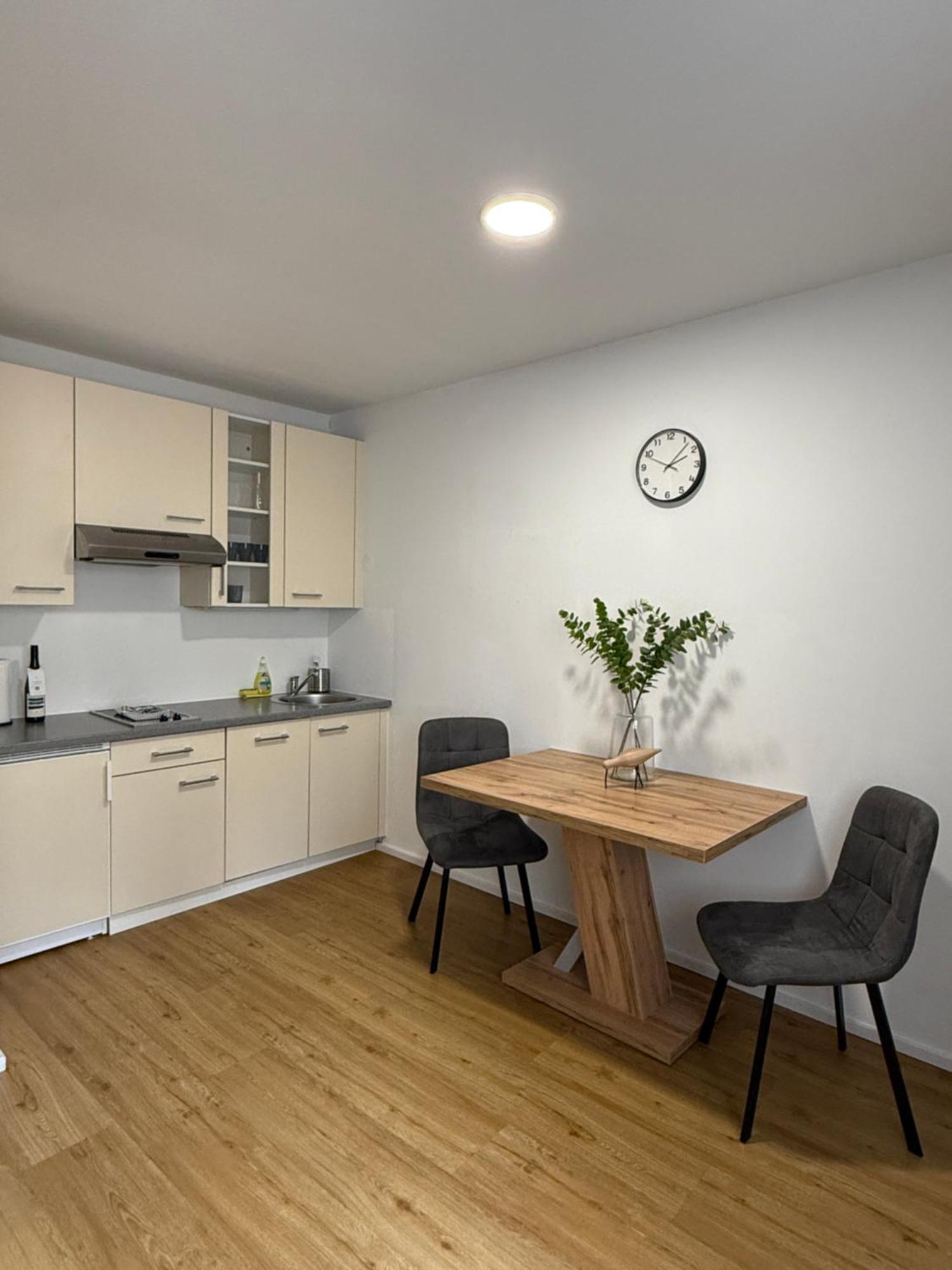 Urban Stays Apartments Wina Bagian luar foto